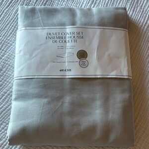 H & M Light Gray Twin Duvet Cover Set
